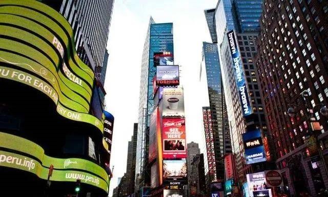 唯有這一些抓人眼球的戶外廣告才配叫創(chuàng)意！標(biāo)識主也滿意