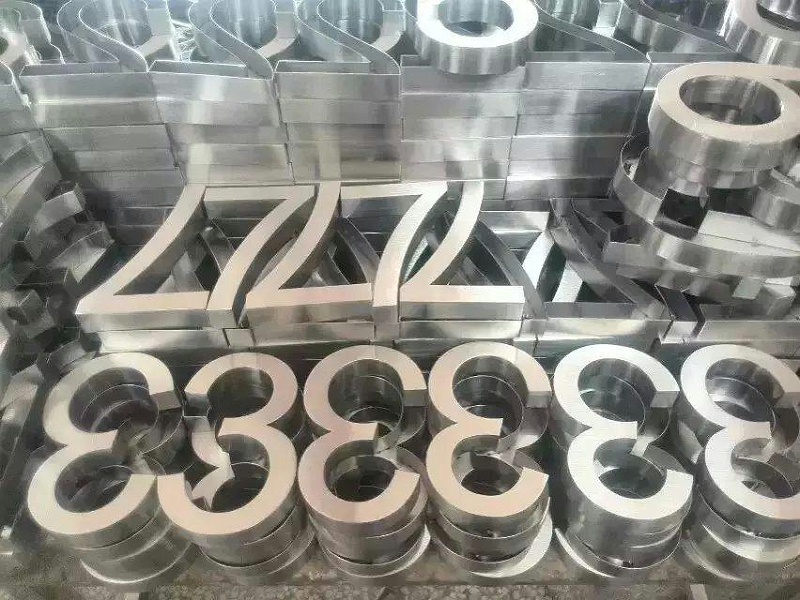 這一些精工字，不只適合戶外展現(xiàn)，還可是公司最搶眼的形像3