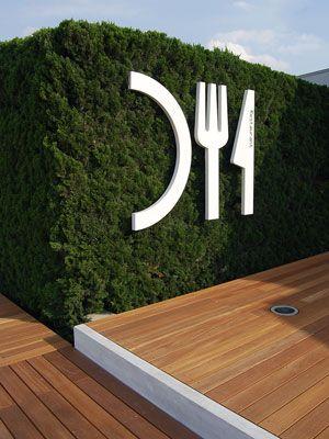 作為線下超級入口，店鋪招牌主要性凸顯27