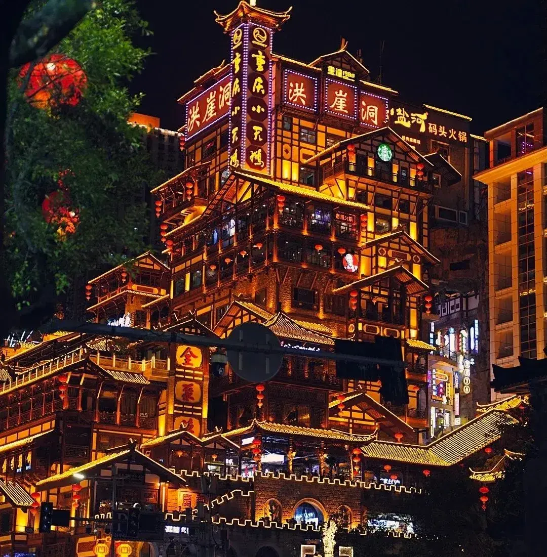 走訪長沙、重慶等地后，我總結(jié)出一套廣告牌“吸金術(shù)”8