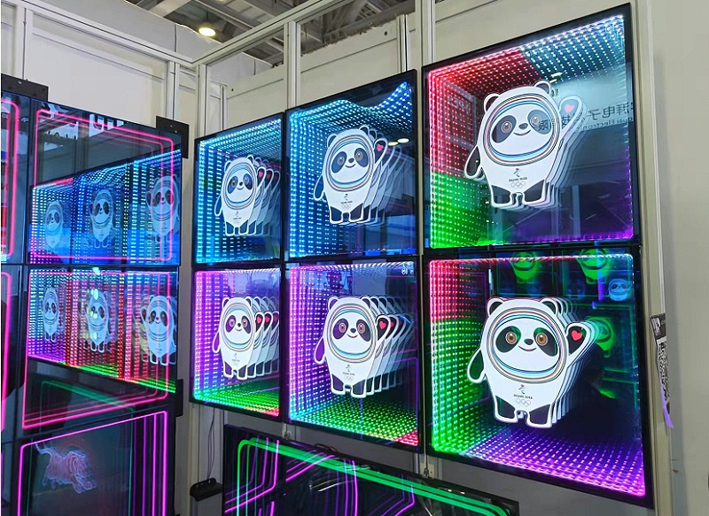 有了半透鏡，廣告鏤空燈箱也能擁有立體感6