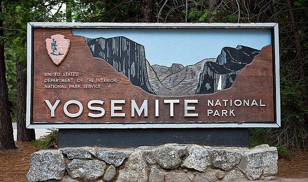 “旅游化”的LOGO系統(tǒng)，讓標(biāo)識(shí)牌作為景區(qū)里的特別景色12